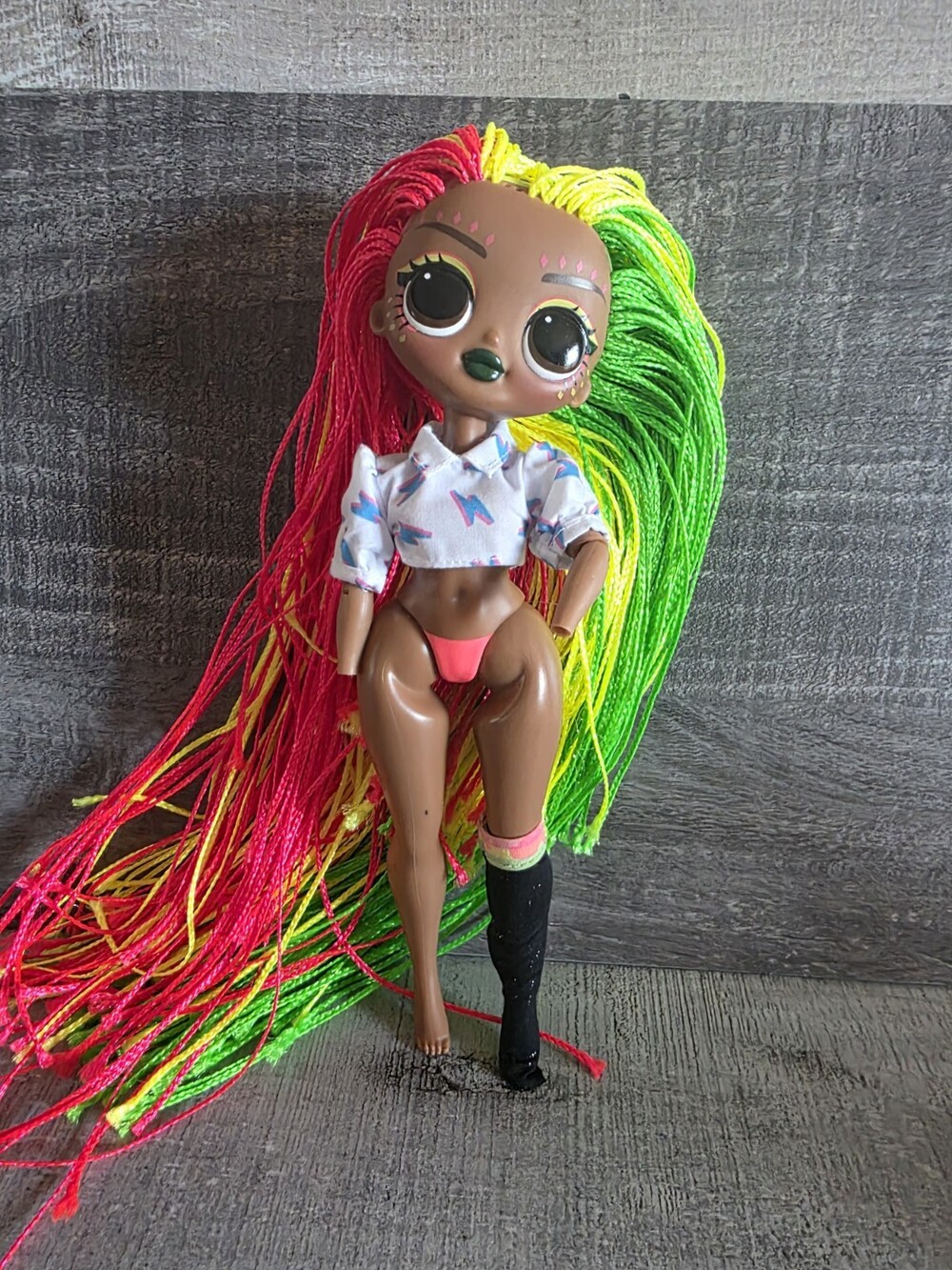 L.O.L. Surprise! O.M.G. Queen Sways FashionDoll Neon Hair NO HANDS b159